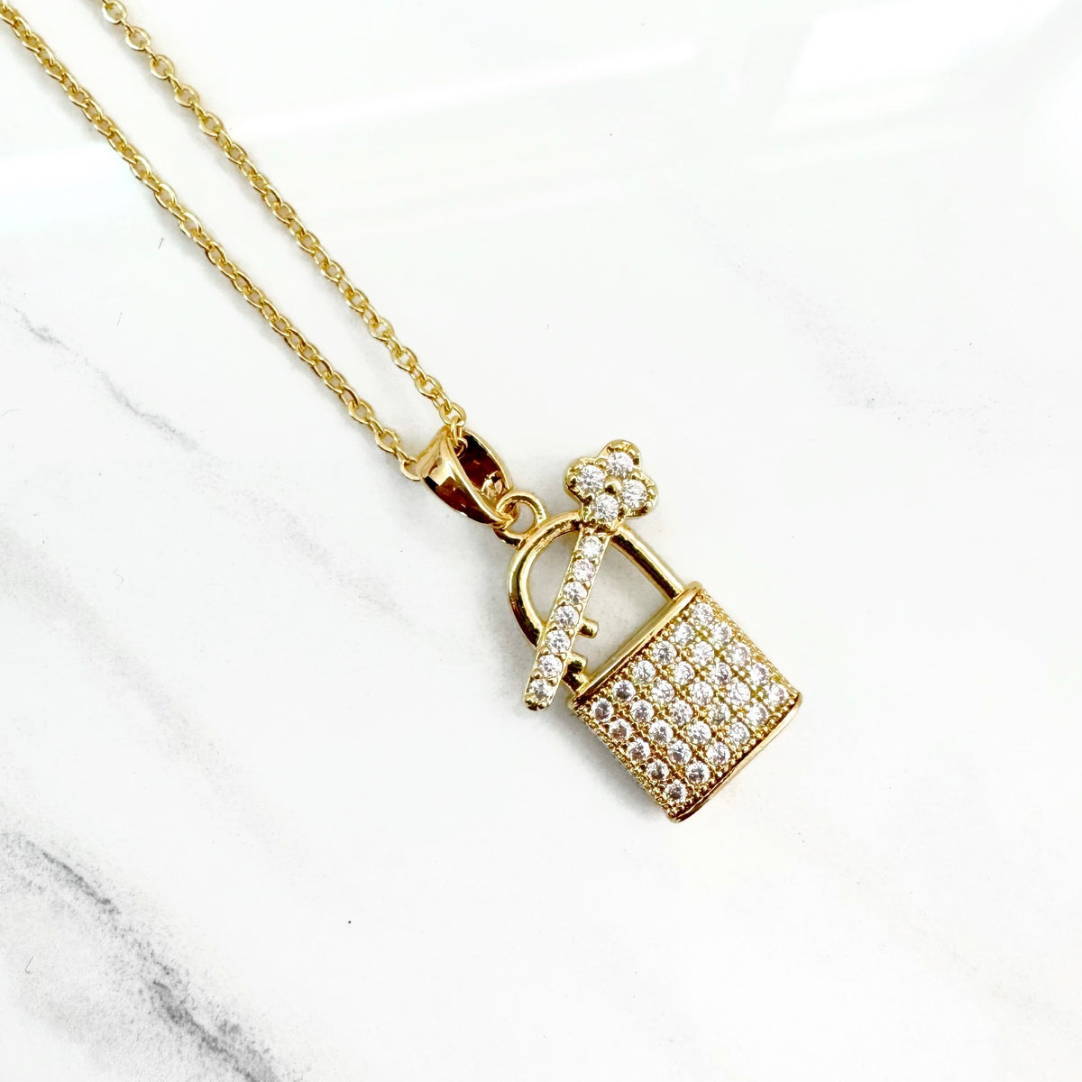 Collar Bajo Llave