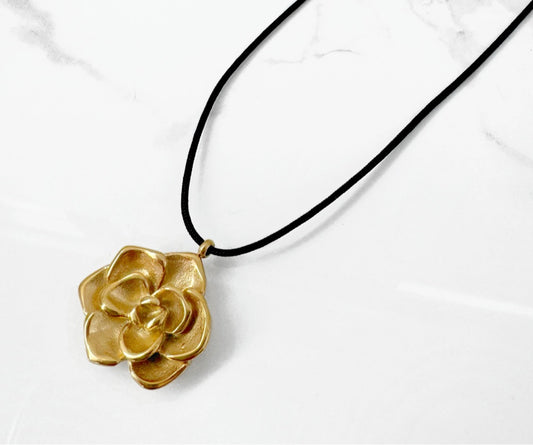 Collar Camelia
