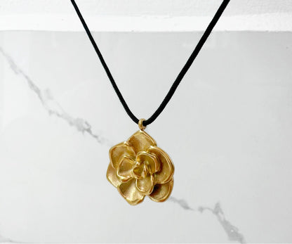 Collar Camelia